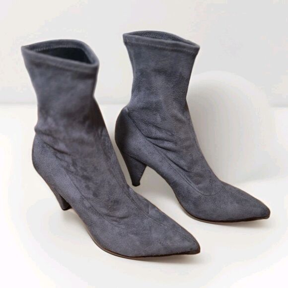M. GEMI Women’s Size 38.5 / 7.5 Gray Pull-On UltraSuede Sock Booties Italy - Picture 2 of 7